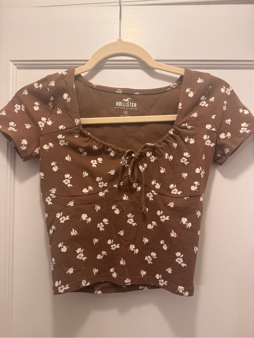 Hollister Brown Floral Tie-Front Scoop Crop Top - Picture 1 of 2